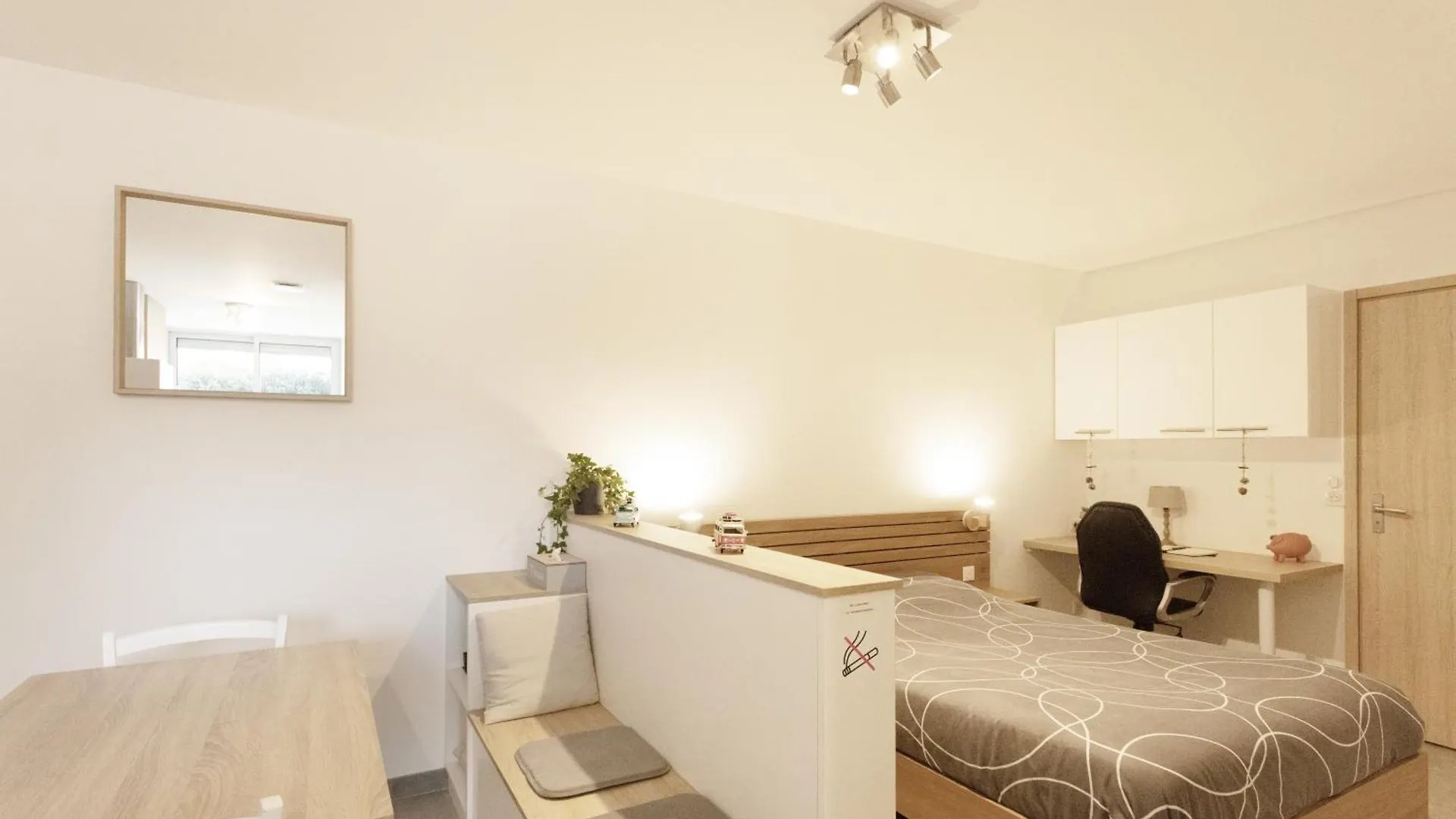 Logement Equipe Saint-Paul-de-Varax 0*,  France